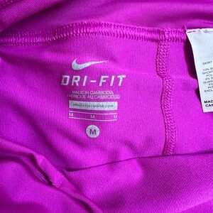 Nike tennis skirt, gently worn, size Medium